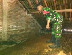 Sigap..!! Babinsa Mojosongo Bantu Cek Rumah Warga Yang Mengalami Musibah Kebakaran