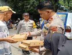 Jumat Berkah Polsek Simokerto di Serbu Sarga