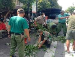 Babinsa Kratonan Jadi Pelopor Kerja Bakti di Warga Binaan