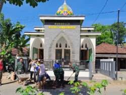 Satu Hati, Satu Langkah: Kompaknya Koramil 0806/02 Pogalan dan Warga Gembleb Perbaiki Jalan Desa