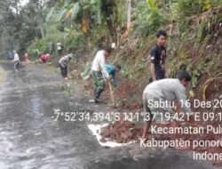 Jaga Kebersihan Lingkungan,Babinsa Kodim 0802/Ponorogo Kerja Bakti Bersama Warga