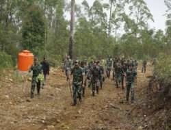 Dandim Ngawi Bersama Danrem 081/Dsj Dampingi Pangdivif/2 Kostrad Melaksanakan Penghijaun di Gunung Lawu