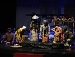 Para Seniman Jatim Memainkan Alat Musik Tradisional Dalam Parade Gamelan 2023