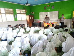 Selesai Rapotan, Wali Murid Dan Siswa-Siswi SMP Ghufron Faqih Di Datangi Polisi