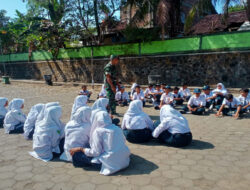 Babinsa Simo Berikan Materi Wasbang Siswa MTS