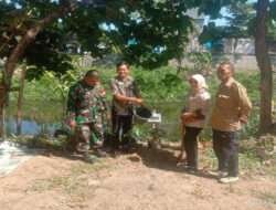 Cegah Banjir Dan Erosi, Danramil 04/Jebres Pelopori Penanaman Bibit Pohon di Bantaran Kalianyar