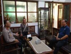 Kapolsek Tambaksari Kompol Imam Solikin Sambang ke Tokoh Agama