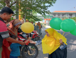 Ada-Ada Saja, PRNA Sendangagung Bagikan 111 Balon untuk Warga Saat Pawai Ta’aruf Pra Milad 111