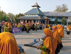 Aksi Perdana, Drumband Nenek-Nenek Tampil Penuh Kesan