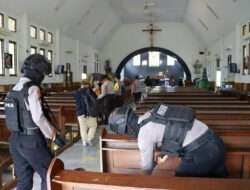 Jelang Perayaan Natal 2023, Polres Tanjung Perak Gelar Sterilisasi Gereja