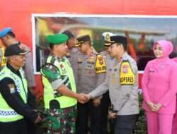 Motivasi Personel, Kapolres dan Ketua Bhayangkari Tulungagung Kunjungi Pos Pam dan Pos Yan Ops Lilin Semeru 2023