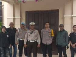 Polsek Simokerto Jaga Keamanan Dan Ketertiban Umat Kristiani Memperingati Lahirnya Yesus Kristus