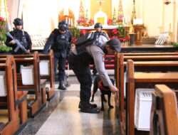 Polresta Malang Kota Bersama Brimob Sterilisasi Sejumlah Gereja Jamin Keamanan Ibadah Natal