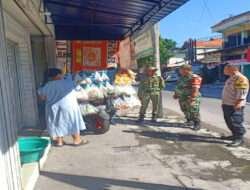 Babinsa Sondakan Berikan Motivasi Dan Mendorong Semangat Usaha Penjual Sayur Keliling