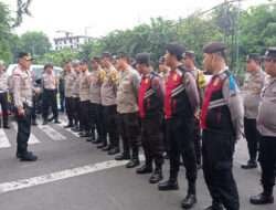 Kapolsek Simokerto Kompol Mohammad Irfan Pimpin Apel Persiapan Pengamanan Perayaan Malam Tahun Baru 2024
