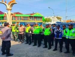 Jelang Malam Tahun Baru 2024, Personil Gabungan TNI Polri Meningkatkan Pengamanan Di Beberapa Titik Keramaian Lamongan