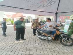 Tumbuhkan Kedekatan Emosional Dengan Warga Binaan Babinsa Kunjungi Bengkel Sepeda Motor