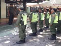 Tingkatkan Disiplin , Babinsa Keprabon Latihkan PBB kepada Anggota Linmas