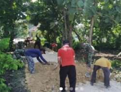 Wujud Kemanunggalan TNI-Rakyat, Koramil 0812/06 Ngimbang Laksanakan Kerja Bakti