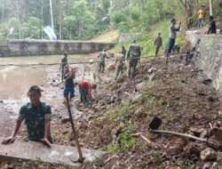 Semangat Gotong Royong: Koramil 0806/13 Dongko dan Warga Desa Pringapus Bersatu Bersihkan Sumber Mata Air