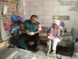 Masuk Dapur, Upaya Babinsa Kodim 0802/Ponorogo Bantu Warga Kurang Mampu
