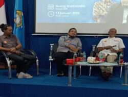 Seminar Nasional Politik di Stikosa-AWS