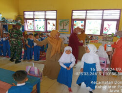 Lindungi Anak Dari Penyakit Polio, Babinsa Koramil 0801/11Donorojo Ikut Gencarkan Sub PIN Polio