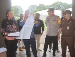 Kapolre Probolinggo bersama Forkopimda Tinjau Gudang Logistik KPU