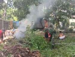Bersama Warga, Babinsa Koramil 01/Ngawi Gotong -Royong Bersihkan Lingkungan