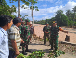 Dandim 1307/Poso, Letkol Inf Hasroel Tamin, Terjun Langsung Bantu Warga dan Pantau Dampak Banjir