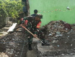 Babinsa Koramil 1307-09/Poso Pesisir, Sertu Afjan Nusmin Lafada Membantu Dalam Pembuatan Pondasi Rumah