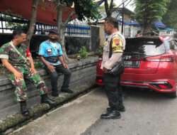 Dengarkan Keluh Kesah Masyarakat Babinsa Kepatihan Wetan Sambangi Juru Parkir Dan