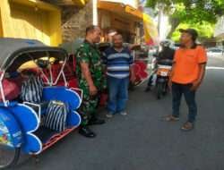 Sambangi Pengayuh Becak Wisata, Babinsa Kauman Berikan Motivasi Dan Semangat Kerja