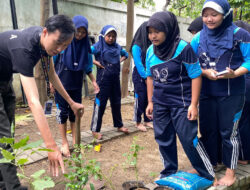 Mahasiswa BBK 3 Universitas Airlangga Giatkan Penanaman Toga