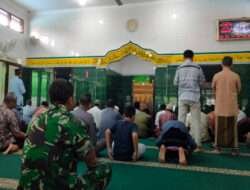 Serma Yudhi Sholat Jum’at, Tingkatkan Iman dan Taqwa Serta Sarana Silaturahmi dengan Tokoh Agama