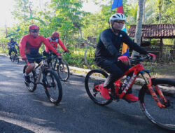 Letkol Inf Edy Ikuti Gowes Setelah Peresmian Jalan di Giritontro