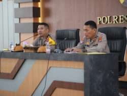 Bhabinkamtibmas Polres Gresik Berikan Pesan Pemilu Damai 2024 kepada Warga