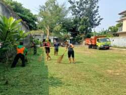Wujud Nyata Kemanunggalan TNI-Rakyat, Babinsa Sumber Bersama Warga Dan DLH Laksanakan Kerja Bakti