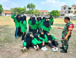 Cegah Kenakalan Remaja Babinsa Jayengan Berikan Pesan Kepada Siswa Siswi Sekolah