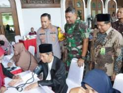 Semarak Bulan Bakti TNI-Polri 2024, Kapolres Gresik dan Dandim Baksos di Masjid Agung