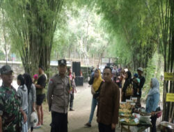 Babinsa Posramil Kasreman Laksanakan Pemantauan dan Pengamanan Pasar Jadul di Taman Wisata Tawun