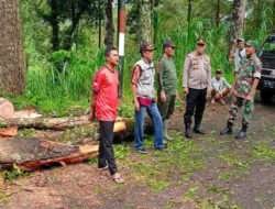 Kolaborasi Tangguh Koramil 0806-04 Bendungan dan Mitra Kerja dalam Menyelamatkan Jalan Raya di Trenggalek