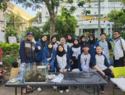 Mahasiswa KKN BBK 3 Universitas Airlangga Ajak Warga untuk Membudidayakan dan Merawat Ikan Hias