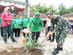 Persit KCK Cab. XVI Dim Ponorogo Tanam Bibit Pohon Bersama Dharma Wanita dan Ibu Forkopimda Kabupaten Ponorogo