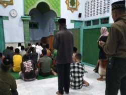 Babinsa Kodim 0806/Trenggalek Membangun Kedekatan Lewat Sholat Subuh Berjamaah