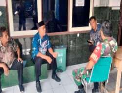 Eratkan Silaturahmi Dan Jalin Kedekatan, Babinsa Purwodiningratan Sambangi Guru SMAN 3 Surakarta