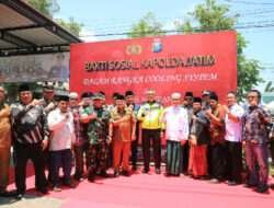 Kapolda Jatim Laksanakan Patroli Bermotor dan Bakti Sosial di Sampang