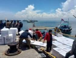 Ditpolairud Polda Jatim Kawal Pendistribusian Logistik Pemilu Untuk Wilayah Kepulauan di Jawa Timur