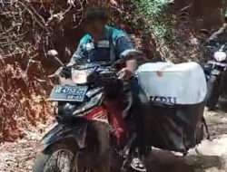 Polisi bersama TNI di Pacitan Tempuh Medan Terjal Demi Amankan Distribusi Logistik Pemilu