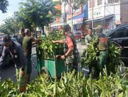 Ciptakan Solo Berseri, Babinsa Danukusuman Gandeng Linmas dan Warga Kerja Bakti